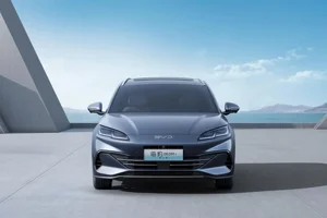 比亚迪海豹06DM-i旅行版上市，亏电油耗3.15L，售价10.98万起