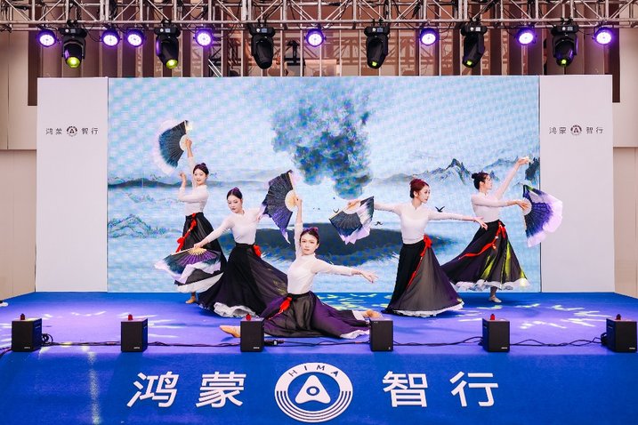 华夏鸿蒙 智启新程 鸿蒙智行授权用户中心·福州华夏汽车城国贸盛大启幕