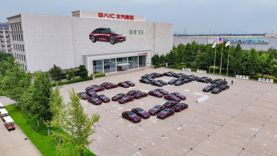 登顶30万+新能源轿车市场，享界破局高端靠“用户主义”