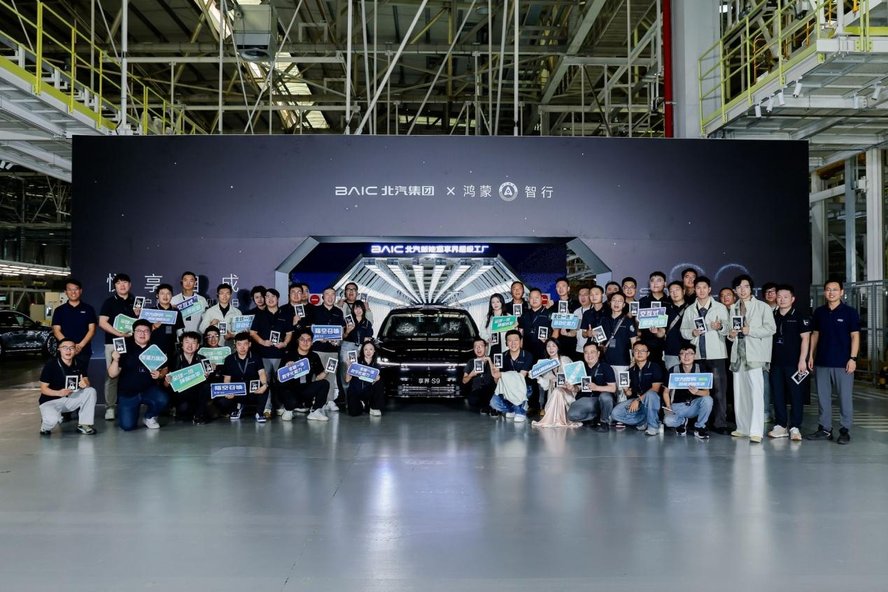 登顶30万+新能源轿车市场，享界破局高端靠“用户主义”