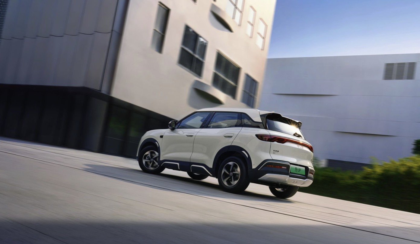 年轻人第一台SUV！元UP 301KM领航型上市，仅7.48万元