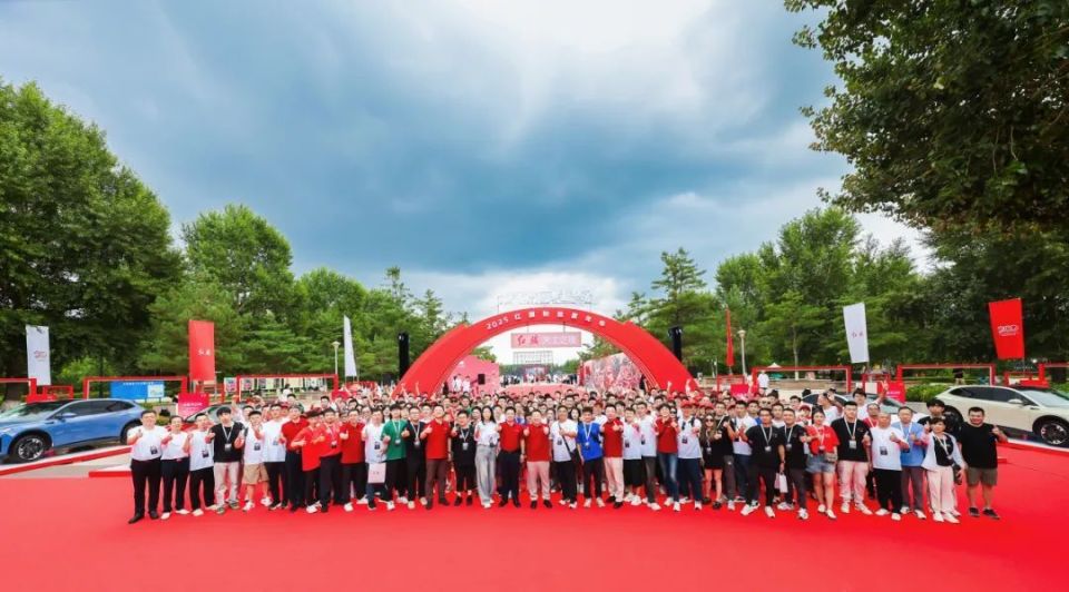 与200万用户共赴热爱，一汽红旗7月销量突破3.73万辆