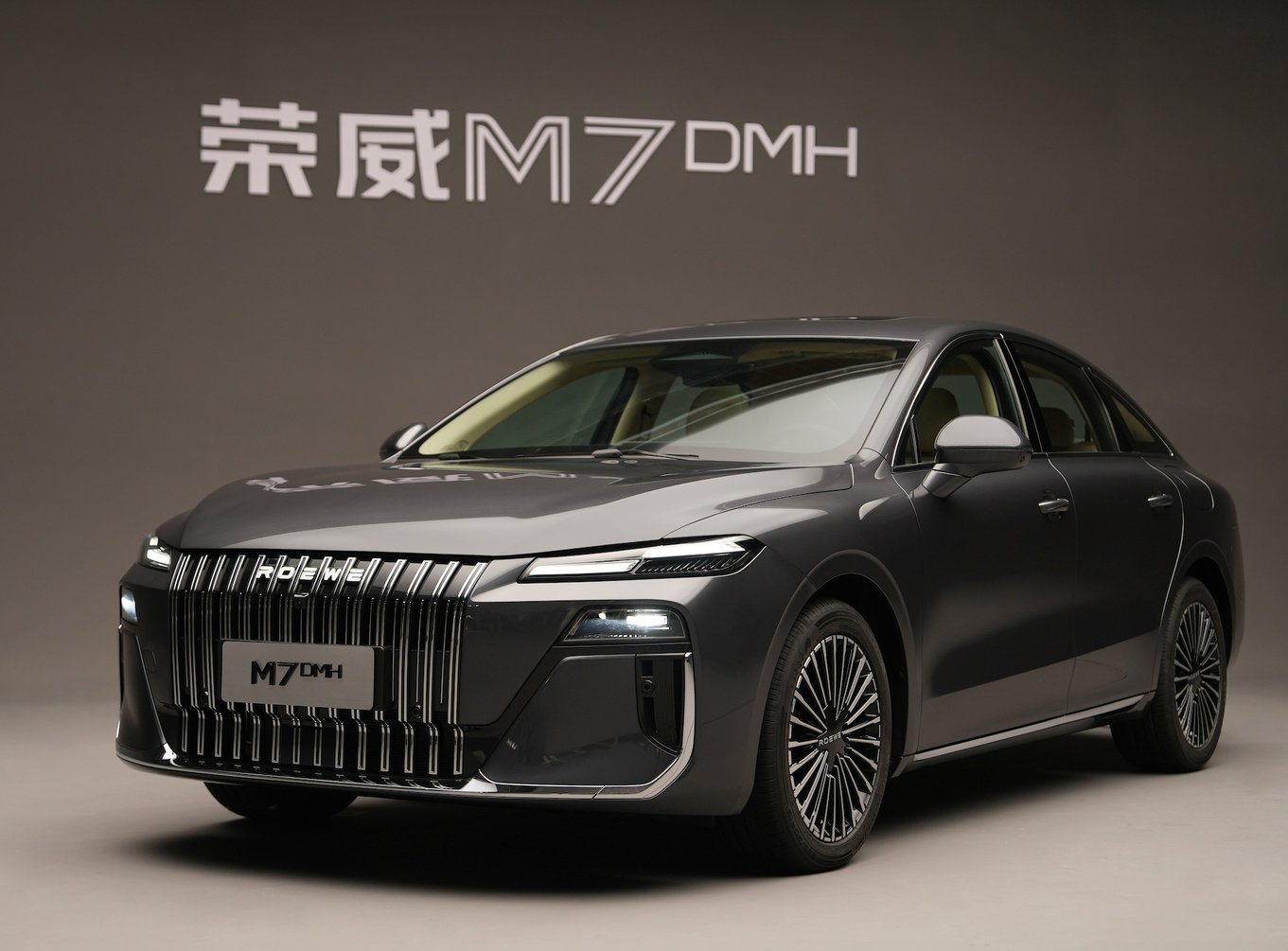 纯电通勤一周一充，成本仅需7元/周！荣威M7 DMH“省”出新高度