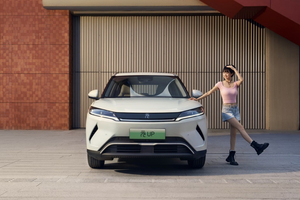 年轻人第一台SUV！元UP 301KM领航型上市，仅7.48万元
