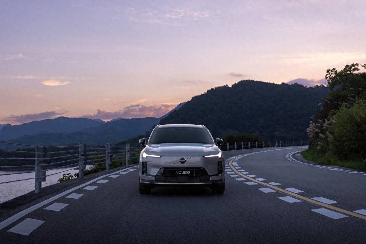 沃尔沃全新XC70，车圈里的“淡颜系天花板”