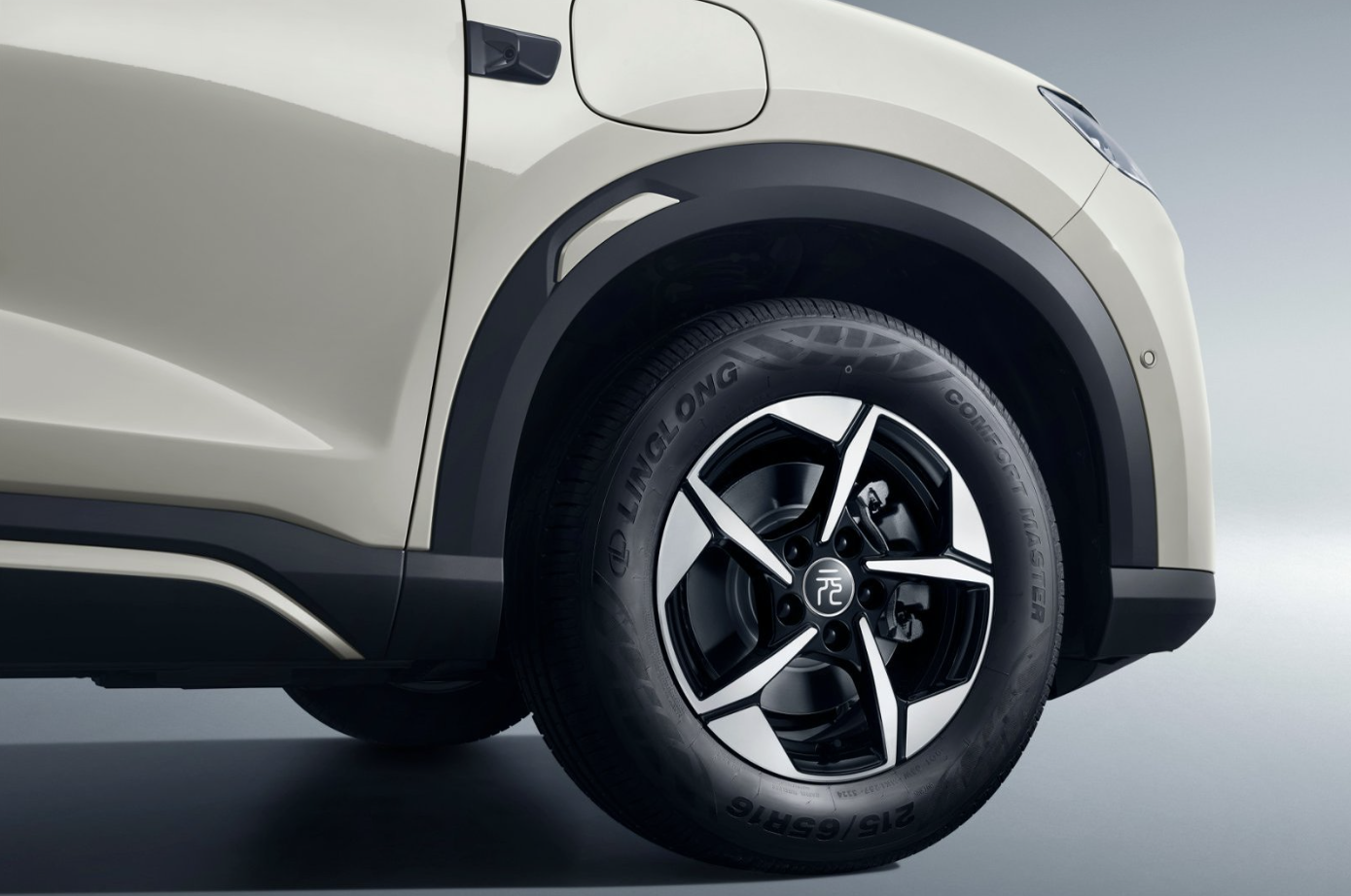 年轻人第一台SUV！元UP 301KM领航型上市，仅7.48万元