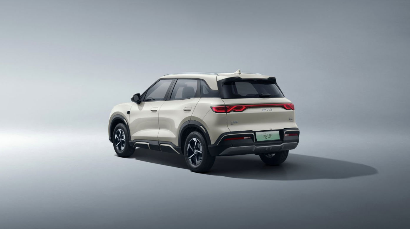 年轻人第一台SUV！元UP 301KM领航型上市，仅7.48万元