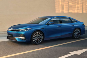 2L级油耗2100+km续航2845mm轴距，吉利银河A7上市8.18万元起