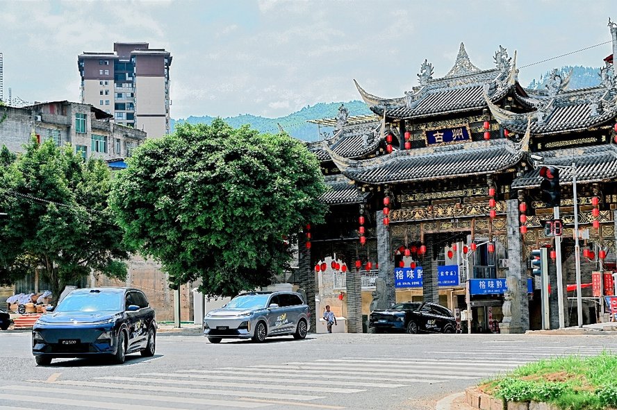 不止于车：深蓝S09在“村超”，做家庭出行的“守护者”
