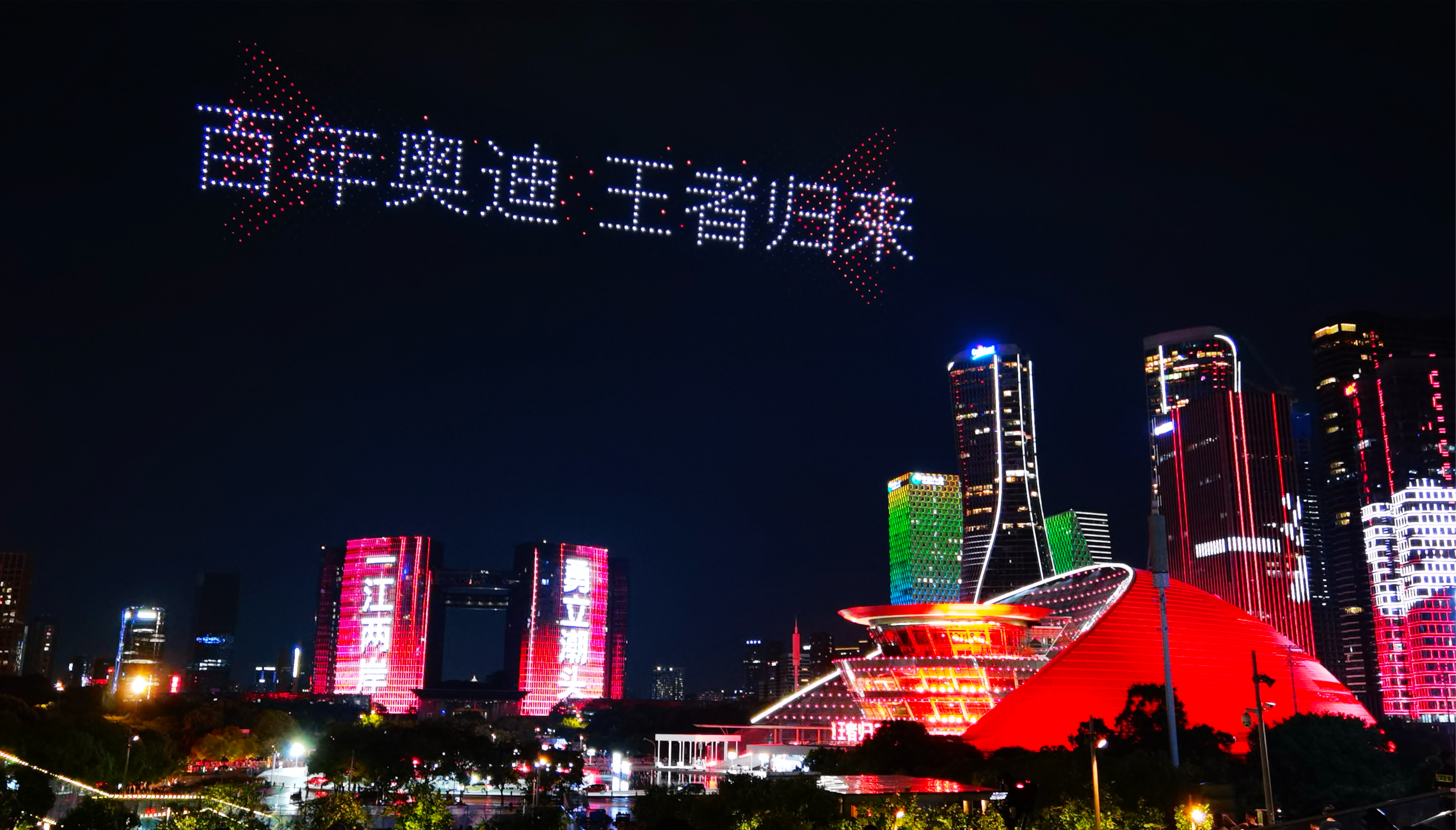 被奥迪灯光秀帅到窒息！A5L和Q6Le-tron齐发，油电通杀是吹的吗？