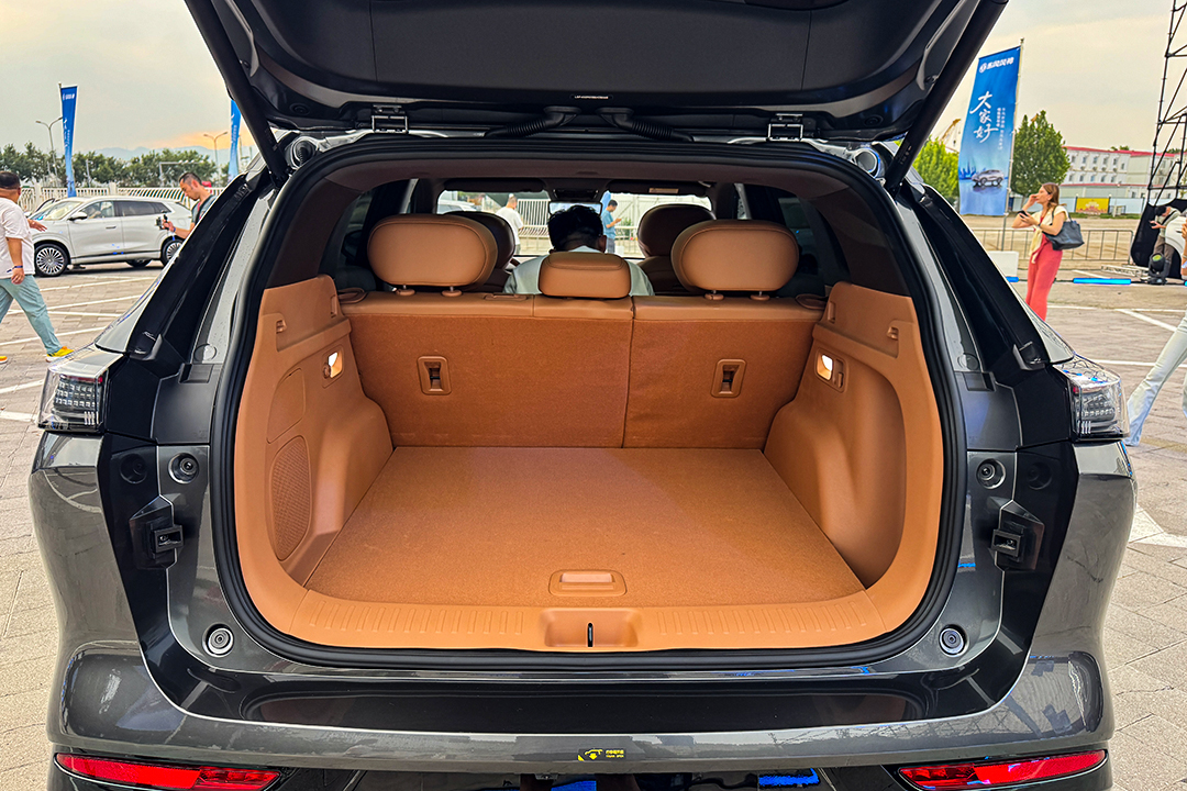 12.99万元起，轴距2米9的平民SUV，东风风神L8硬核预售