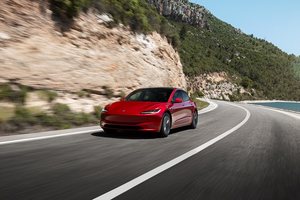 特斯拉中国上线Model 3长续航后轮驱动版车型，续航高达830公里