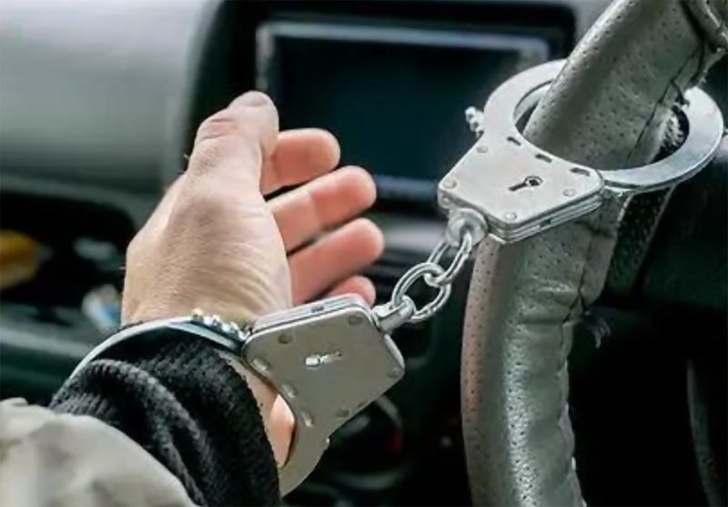 沈阳警方通报一起车辆撞人事件：佟某某涉嫌故意伤害罪，已刑拘