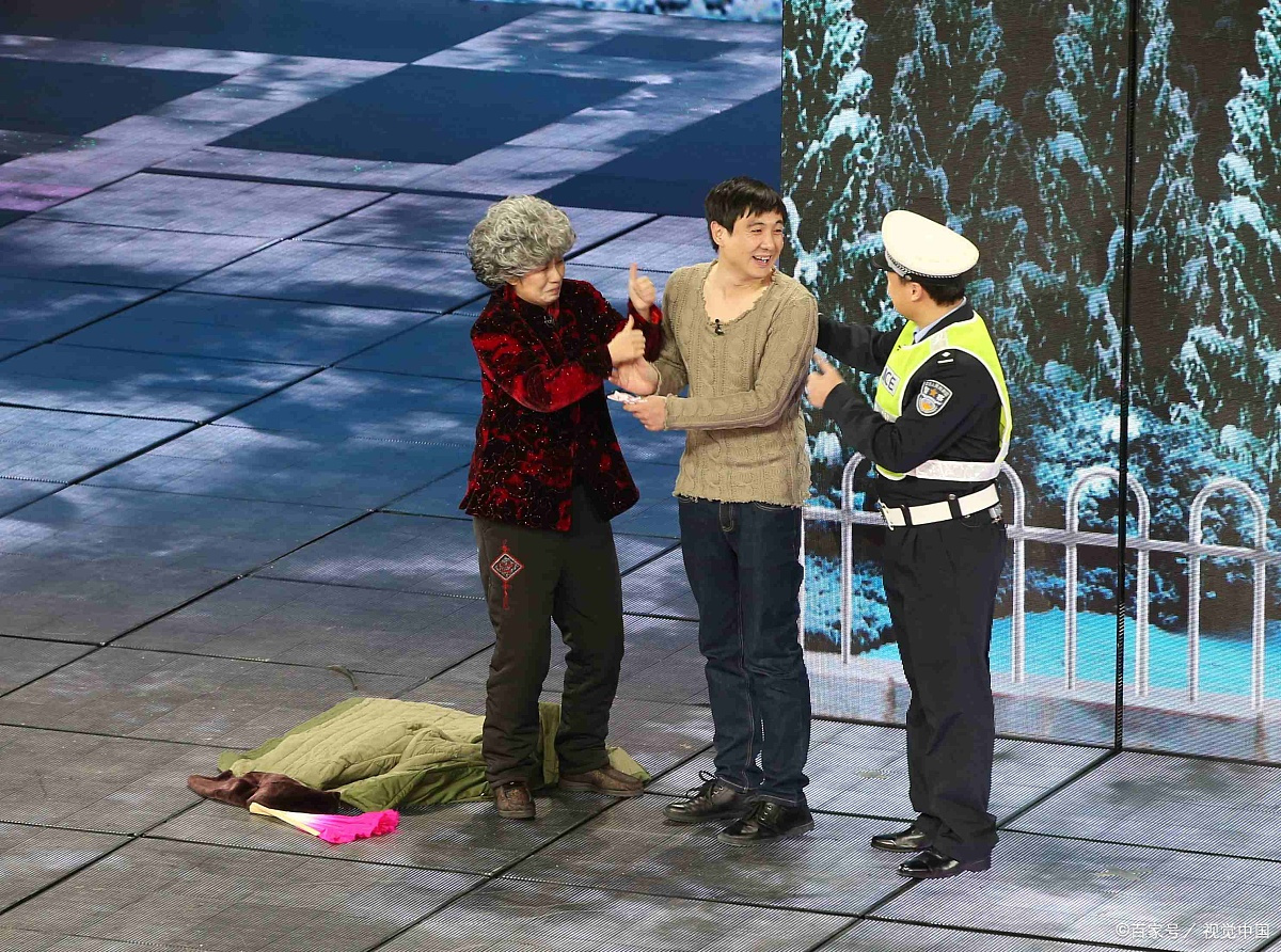 重要案例：老人逆行被行李箱绊倒身亡，家属索赔顺行者60万被驳回