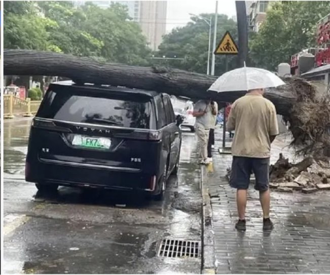 广州一路口五车连撞，车主惊魂未定：选车还得看安全