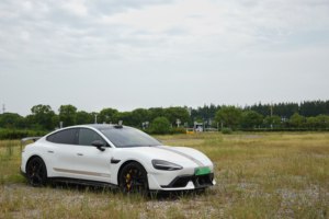 独立试驾小米SU7 Ultra：你能买到的“最快车”