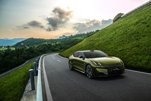 从山路到城市，领克10 EM-P以AI电混技术定义完美动力体验