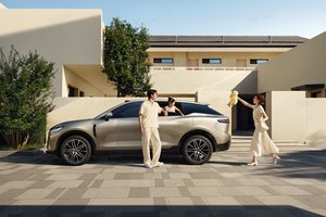 配齐”担当 华系首款家用纯电SUV 全新岚图知音预售价22万元起