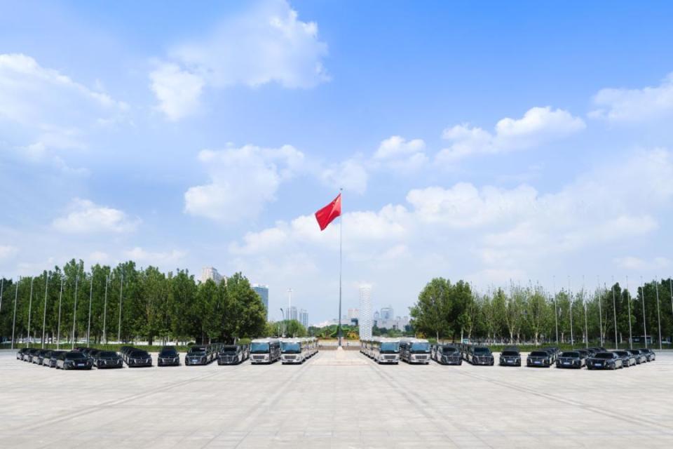 红旗品牌2025上海合作组织峰会官方指定外事接待用车交车仪式举行