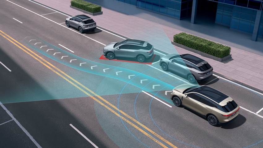 公路上的汽车 描述已自动生成