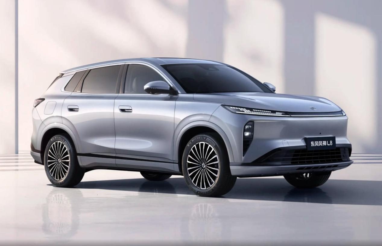 东风风神L8，标配3C快充的插混SUV，12万也有彩电冰箱？
