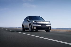 吉利汽车2025年上半年营收首破1500亿,核心归母净利润劲增102%