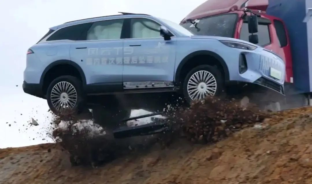 “撞飞卡车”只会是笑话，这样的山崖翻坠才能力证“良心SUV”