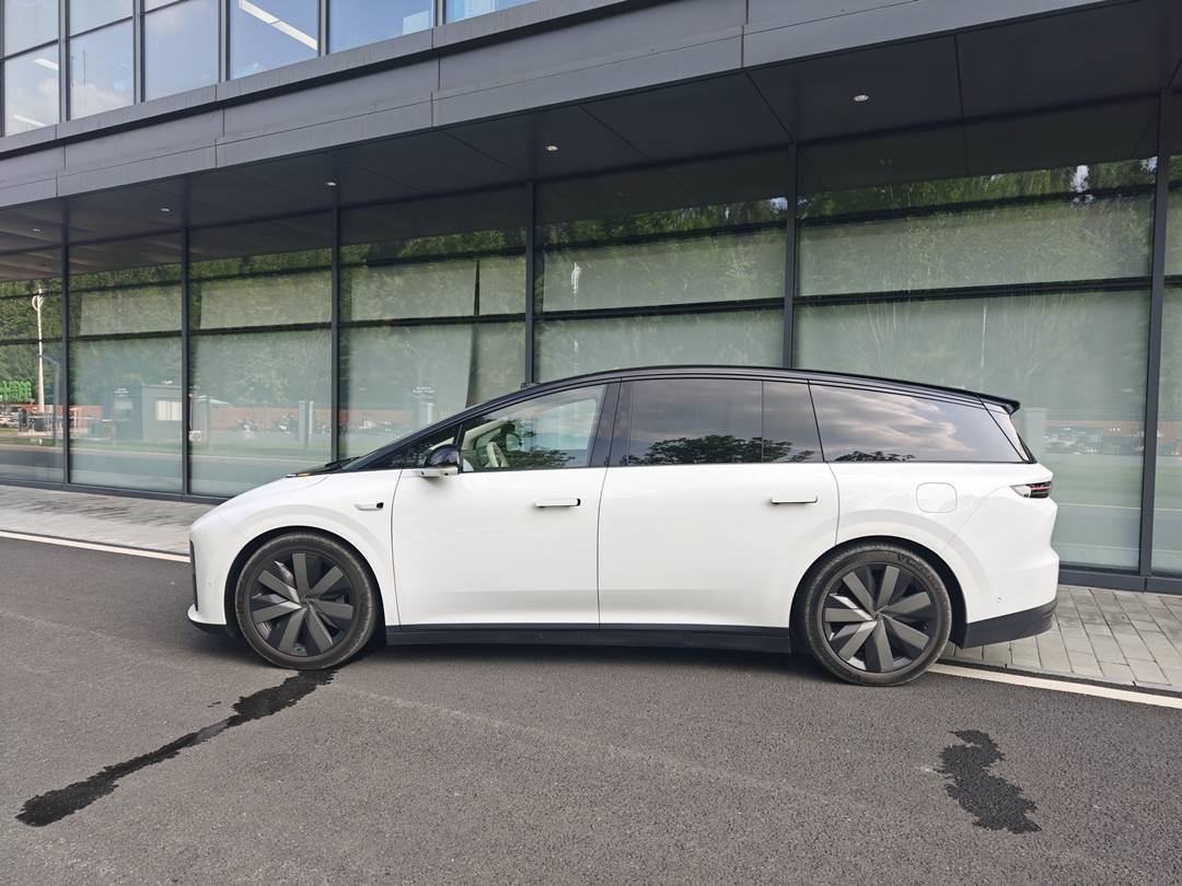 短试理想i8：一改L系列软绵，底盘质感不输50万级SUV