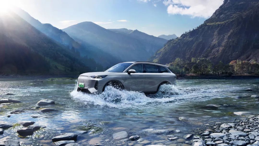“撞飞卡车”只会是笑话，这样的山崖翻坠才能力证“良心SUV”