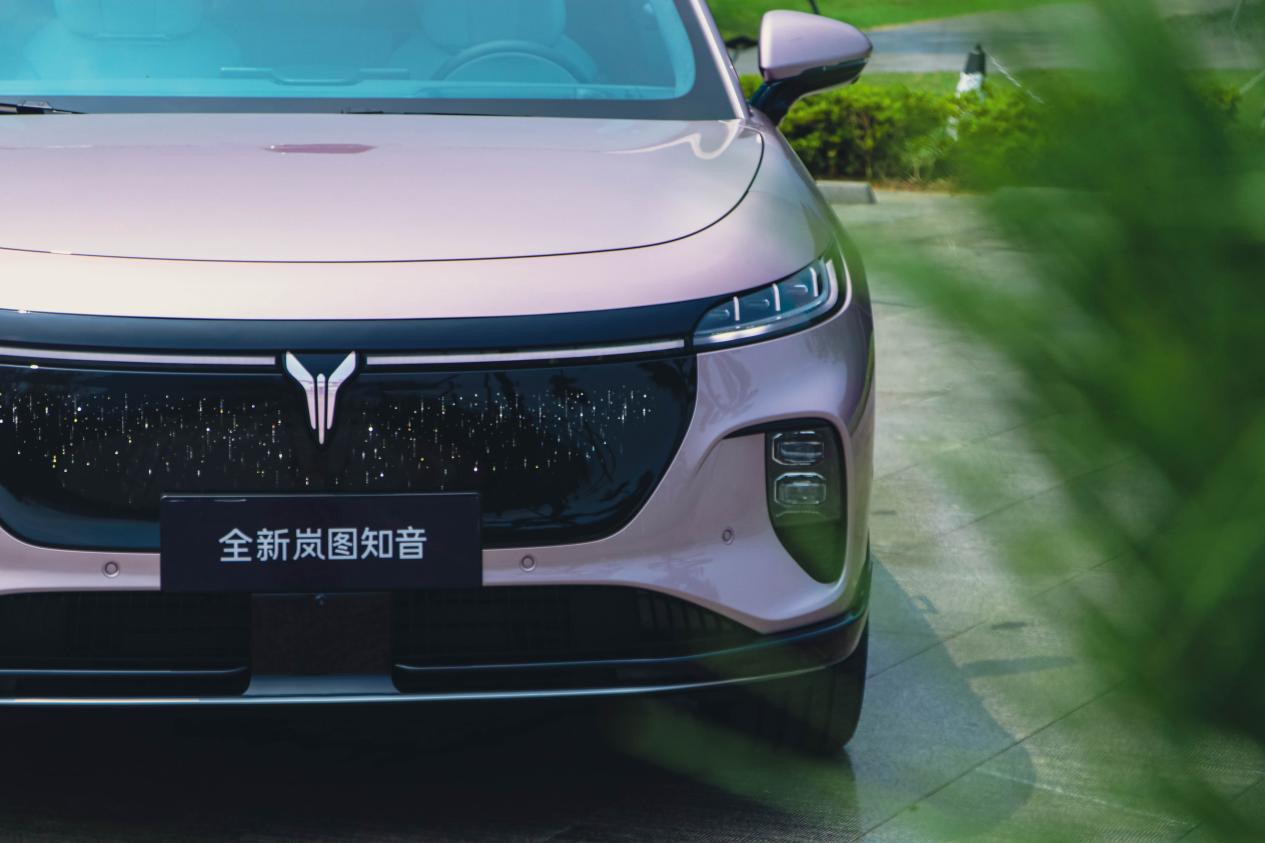 六重家体验拉满！全新岚图知音深度试驾，华为加持的家用纯电SUV有多能打