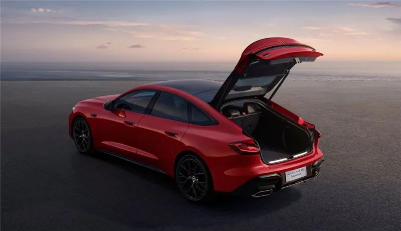 都说绕不开3系，如果遇到A5L Sportback呢？