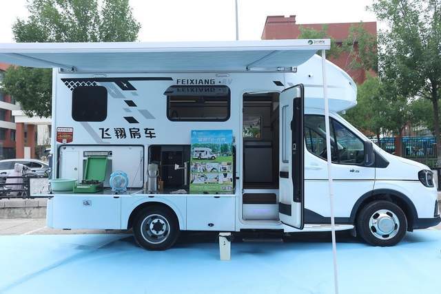 2025济南电商主播大赛启动，滨河新能源汽车城直播基地嘉年华启幕