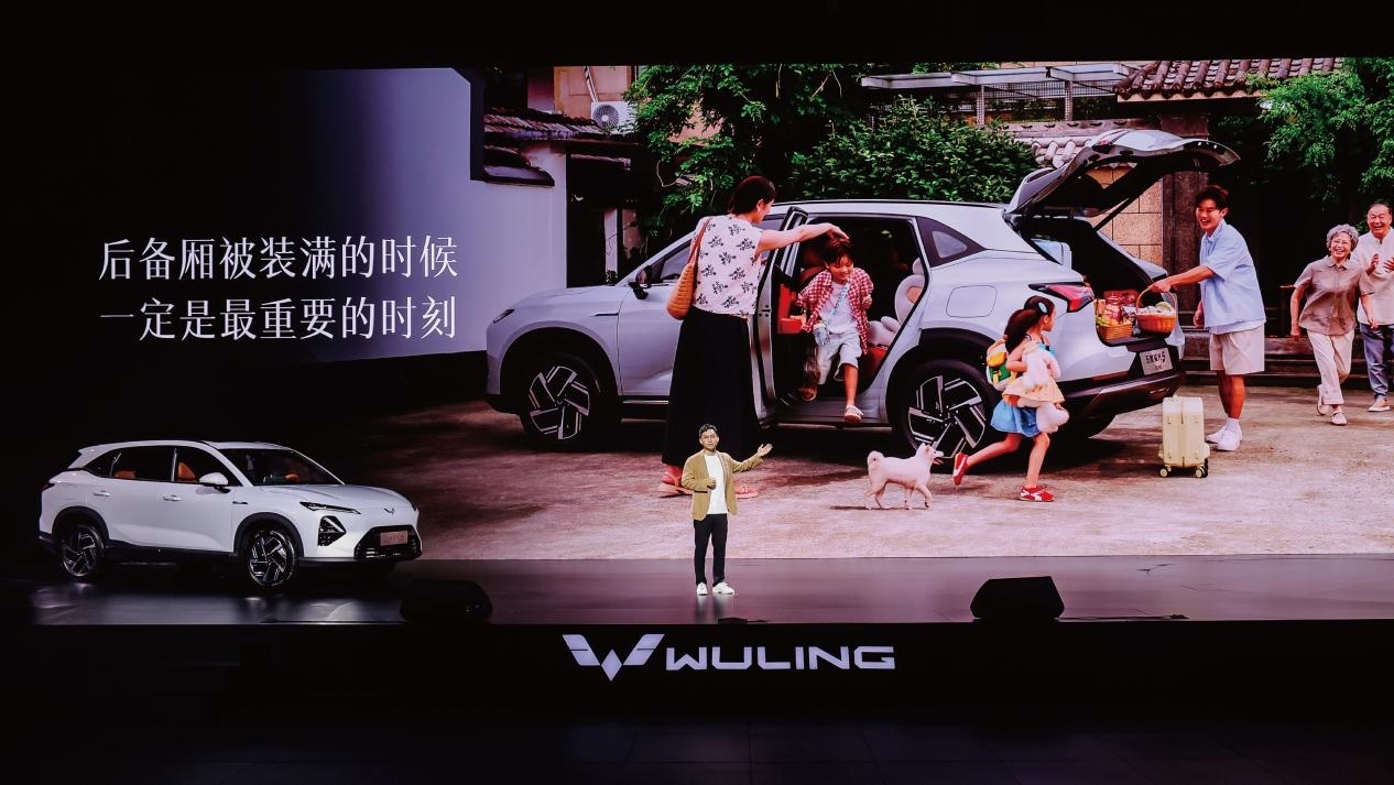 置换补贴价8.98万元起！五菱星光S 2025款正式上市，以「大快好省」打造全场景家庭出行体验！