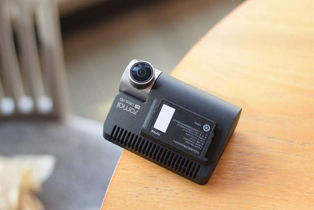 70迈 A810 PRO行车记录仪评测：小屏幕大功能，清晰记录每一瞬间