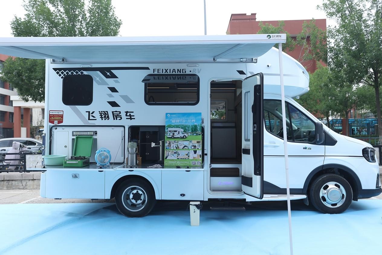 直播新引擎，滨河新能源汽车城直播基地嘉年华盛大启幕