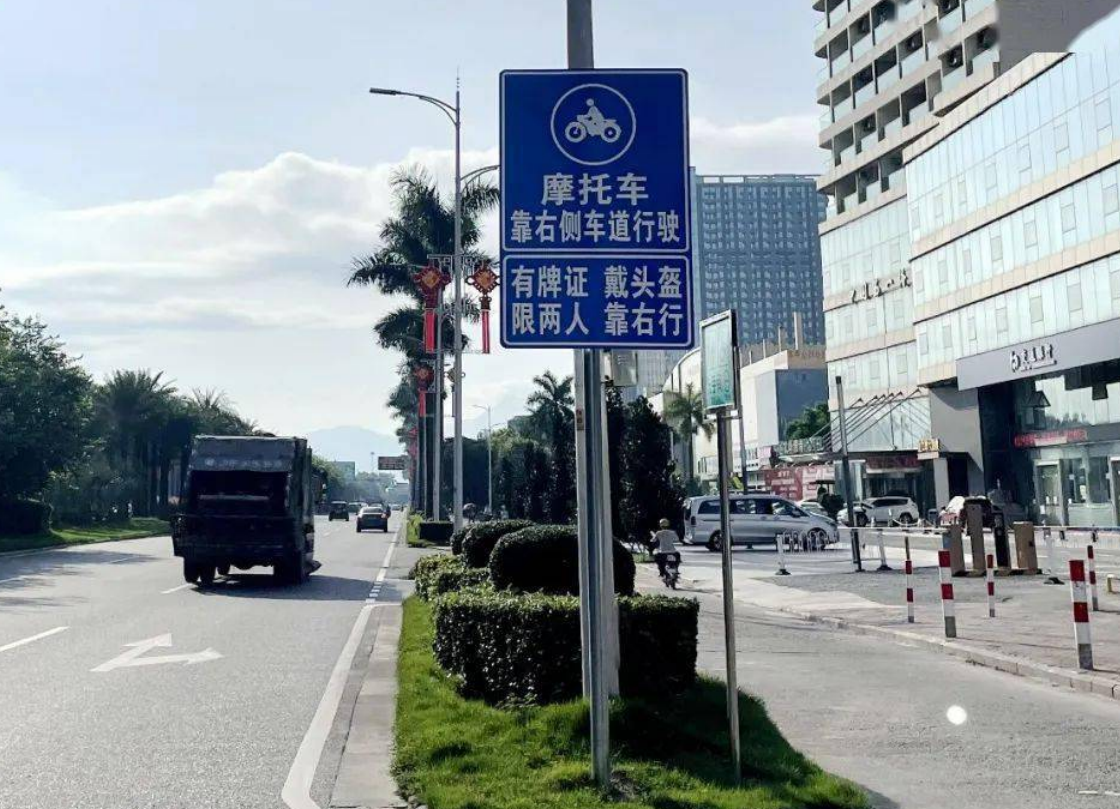 摩托车上路为何爱开“双闪”，什么情况下可以开“双闪”呢？