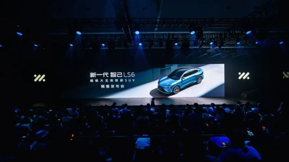 超级大五座智能SUV 新一代智己LS6预售惊爆价20.99万起