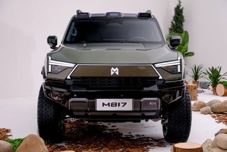 “豪华智能越野SUV”猛士M817正式上市 售价31.99万元起