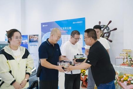 吉利银河A7百城万辆交付仪式哈尔滨峻搏站隆重举行
