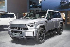 华为智驾+非承载式车身，猛士M817上市，31.99万起