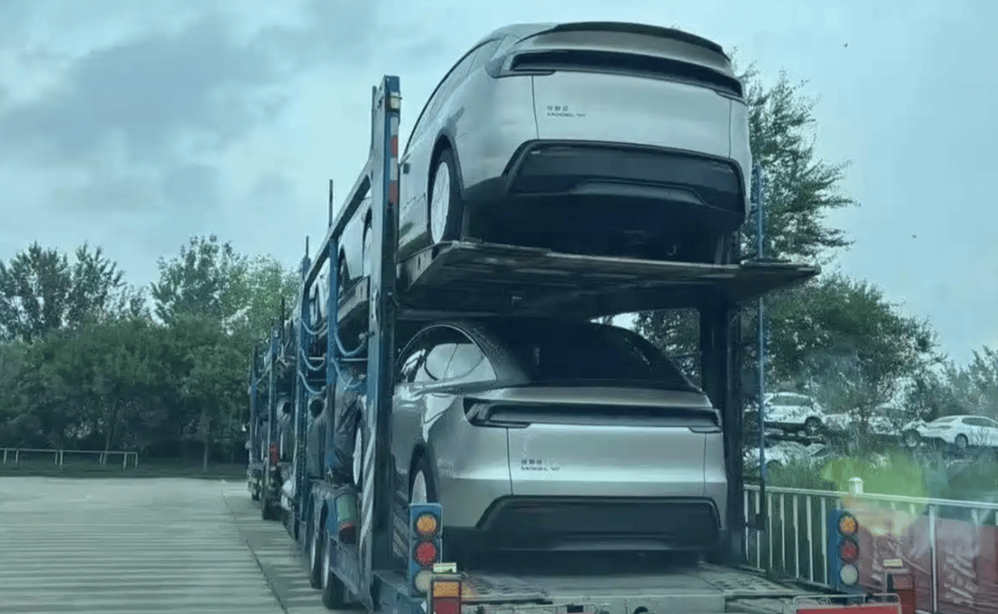 采用三排6座布局 特斯拉Model Y L实车曝光