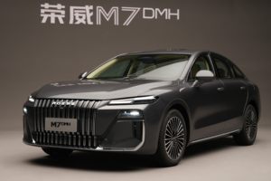 交互直觉化、体验零卡顿，荣威M7 DMH在15万级智舱横评中拔得头筹