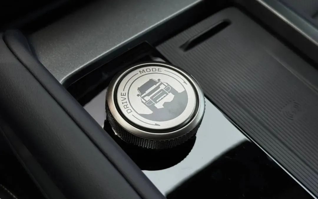 【E汽车】售8.99-13.99万元 奇瑞风云X3家族双车上市