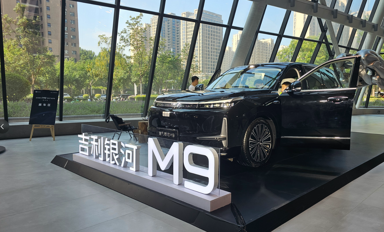 银河M9：六座基础，第三排就不能基础