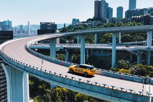 三千里奔赴山城，问界M9“库里战车”点燃球迷热爱