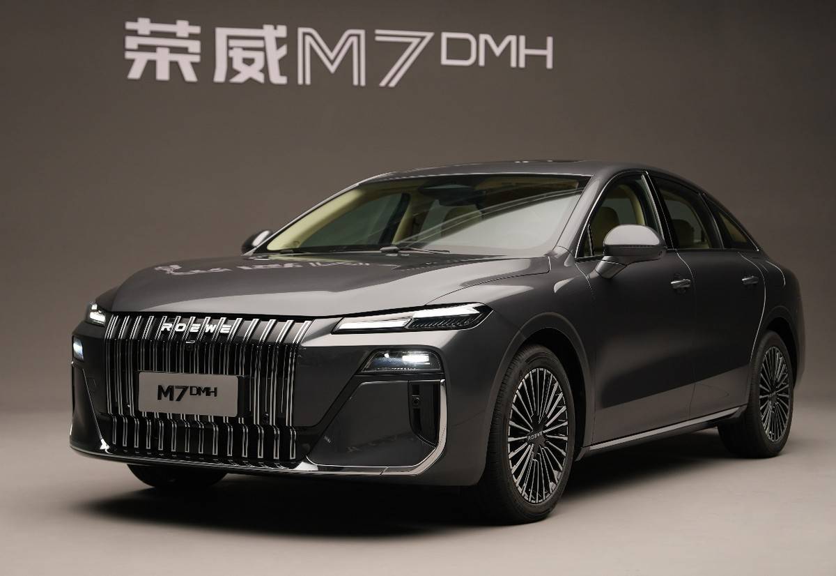 交互直觉化、体验零卡顿，荣威M7 DMH在15万级智舱横评中拔得头筹