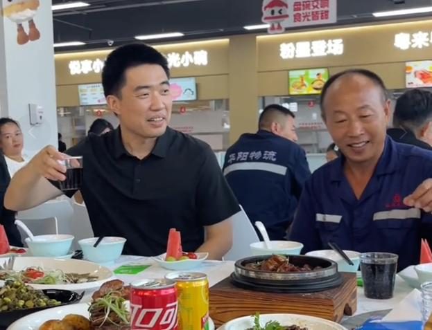 理想宴请卡车司机，背后真相引人深思！