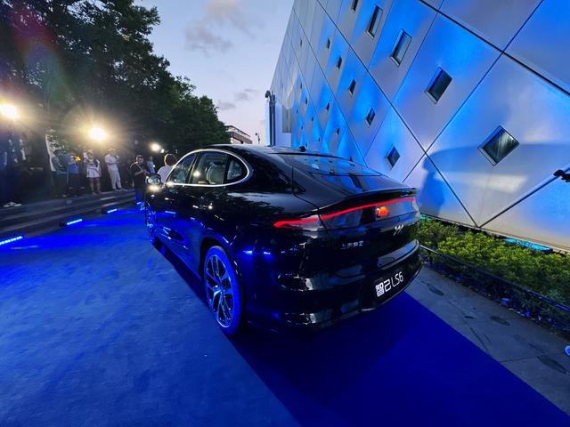 新一代智己LS6开启预售 预售价20.99-27.99万