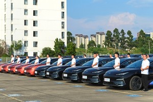 五分之一的司机被表扬了！2025吉利世运之夜在蓉城活力开启