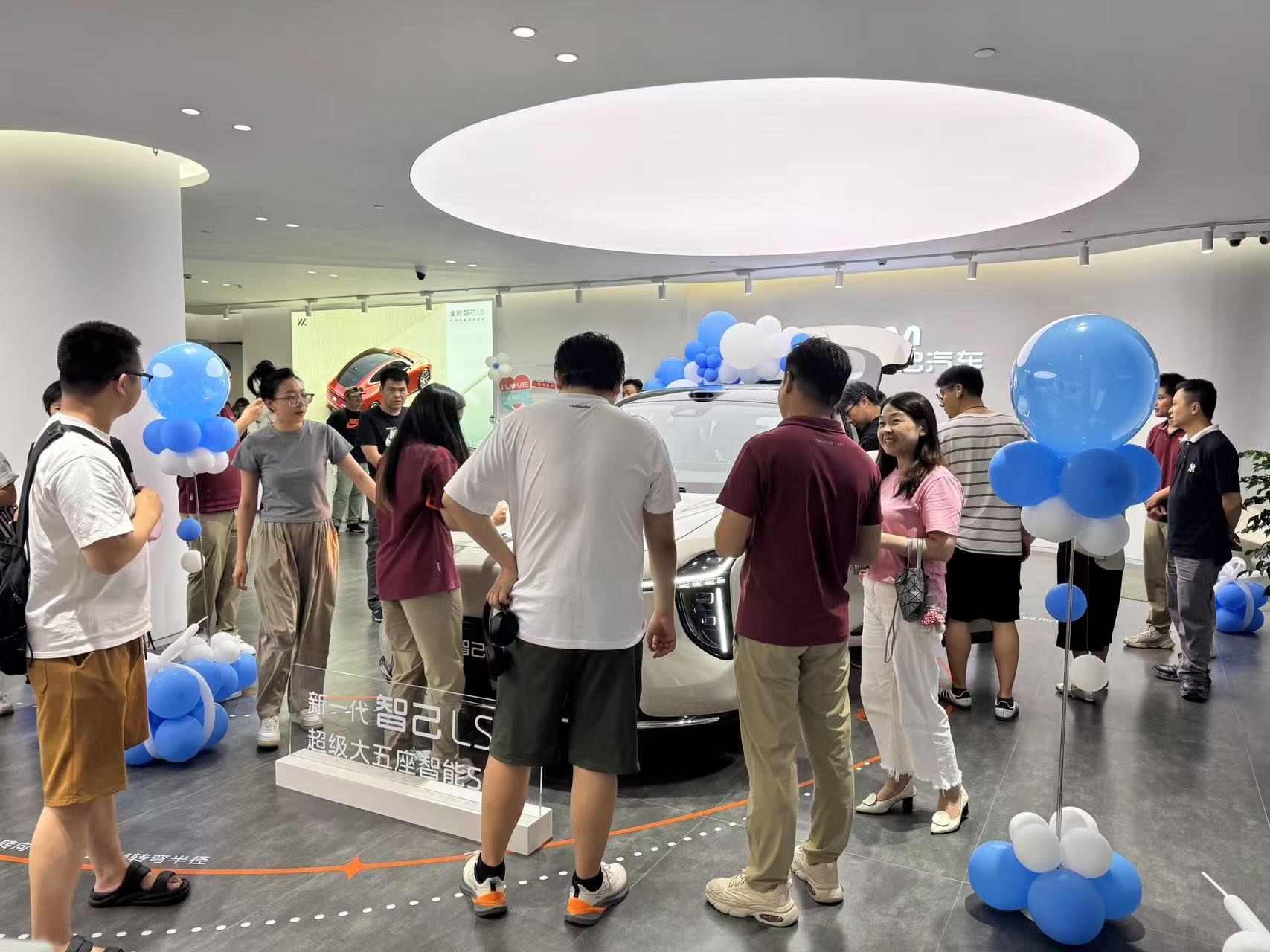 预售半小时狂销 10000 台！新一代智己 LS6 杀疯了，20 万级 SUV 选它就对了